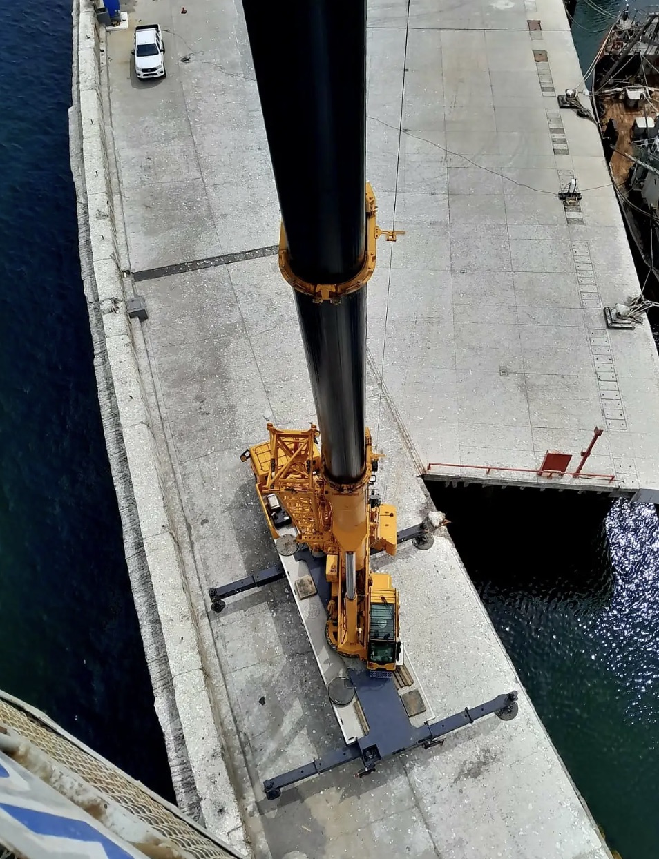Grúa portuaria de Métriko sobre el muelle